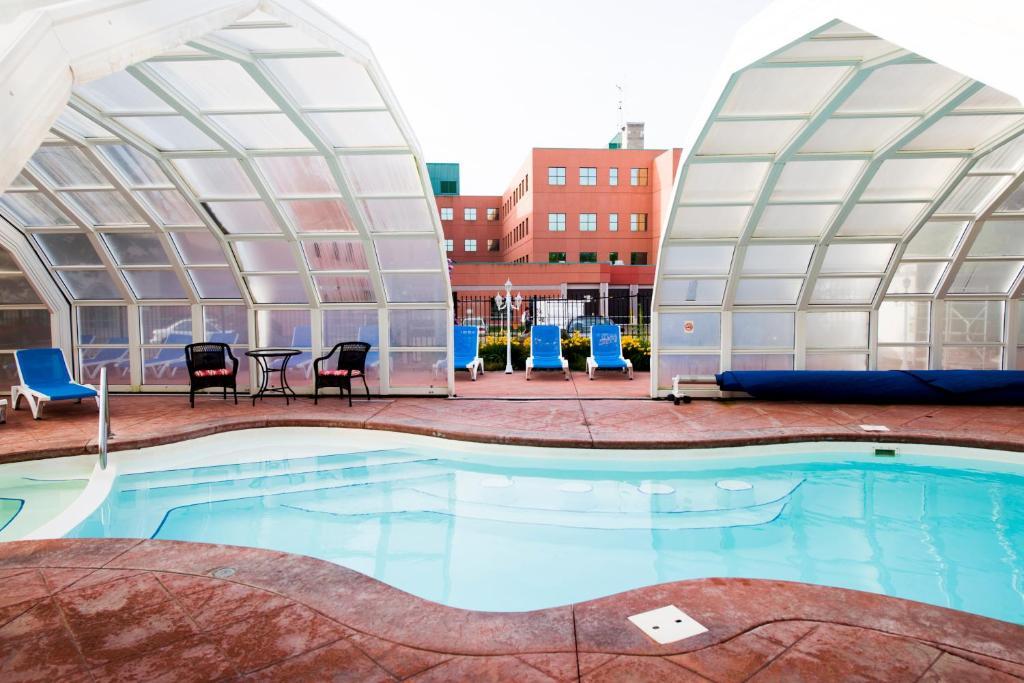 V Hotel & Suites Moncton Exterior foto