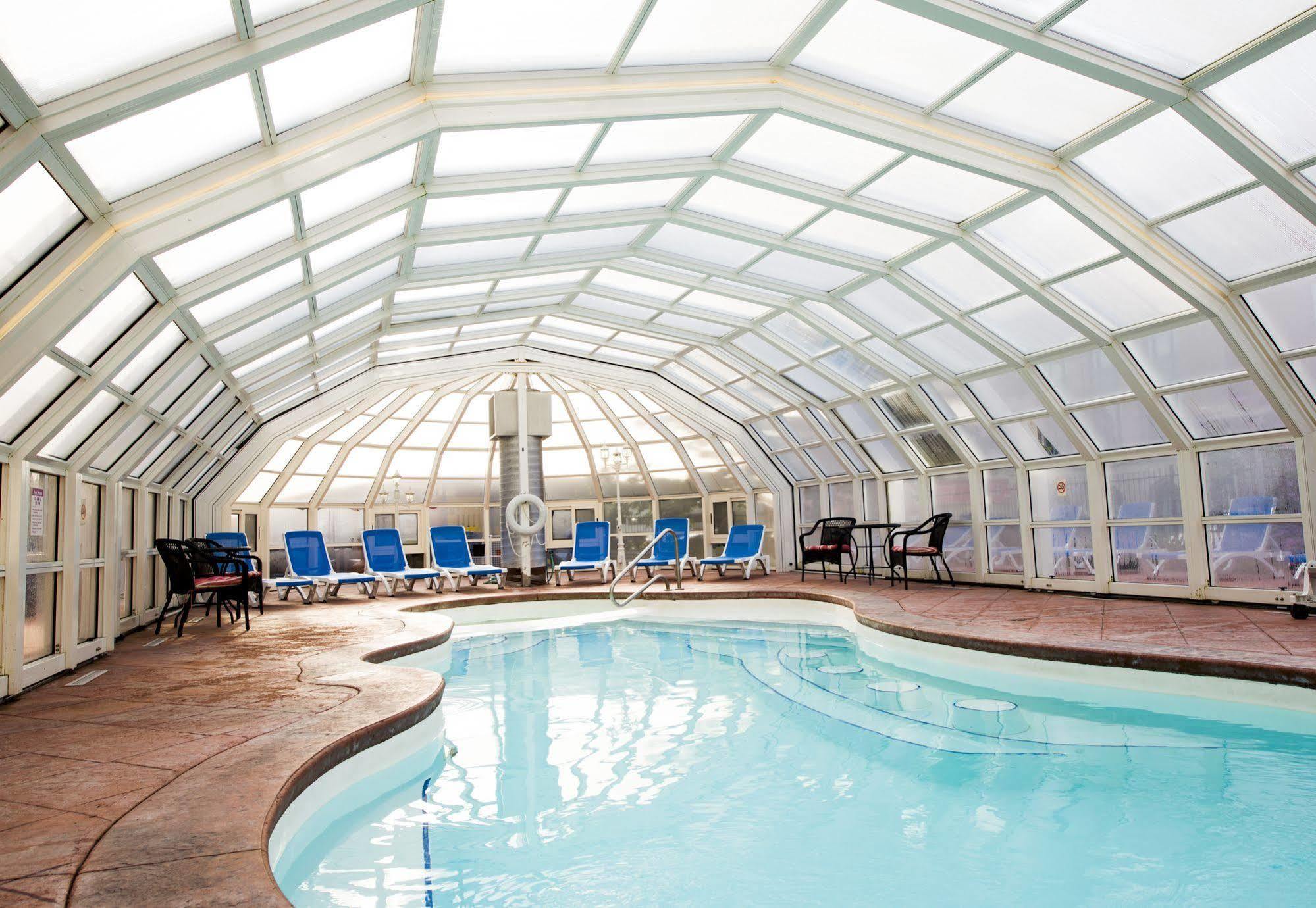 V Hotel & Suites Moncton Exterior foto